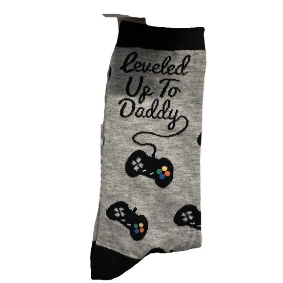 New Men's “Leveled Up To Daddy” Socks Video Game Xbox Novelty Graphic Fast Ship - Picture 4 of 7